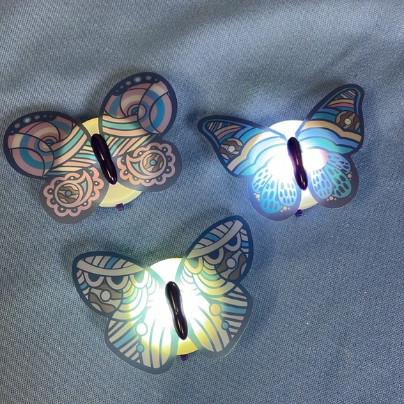 Girl Scouts Butterfly - Plushie, Bracelets, Water bottle, Lights, Zip Bag - Picture 10 of 11